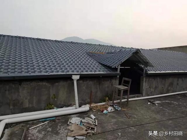 農村自建房坡屋頂,用琉璃瓦還是樹脂瓦?看看內行人的經驗分享